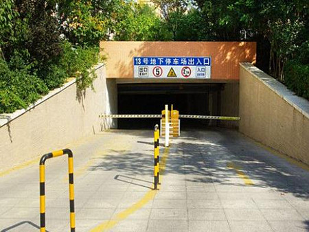 世家星城地下停車場(chǎng)車牌識(shí)別系統(tǒng)